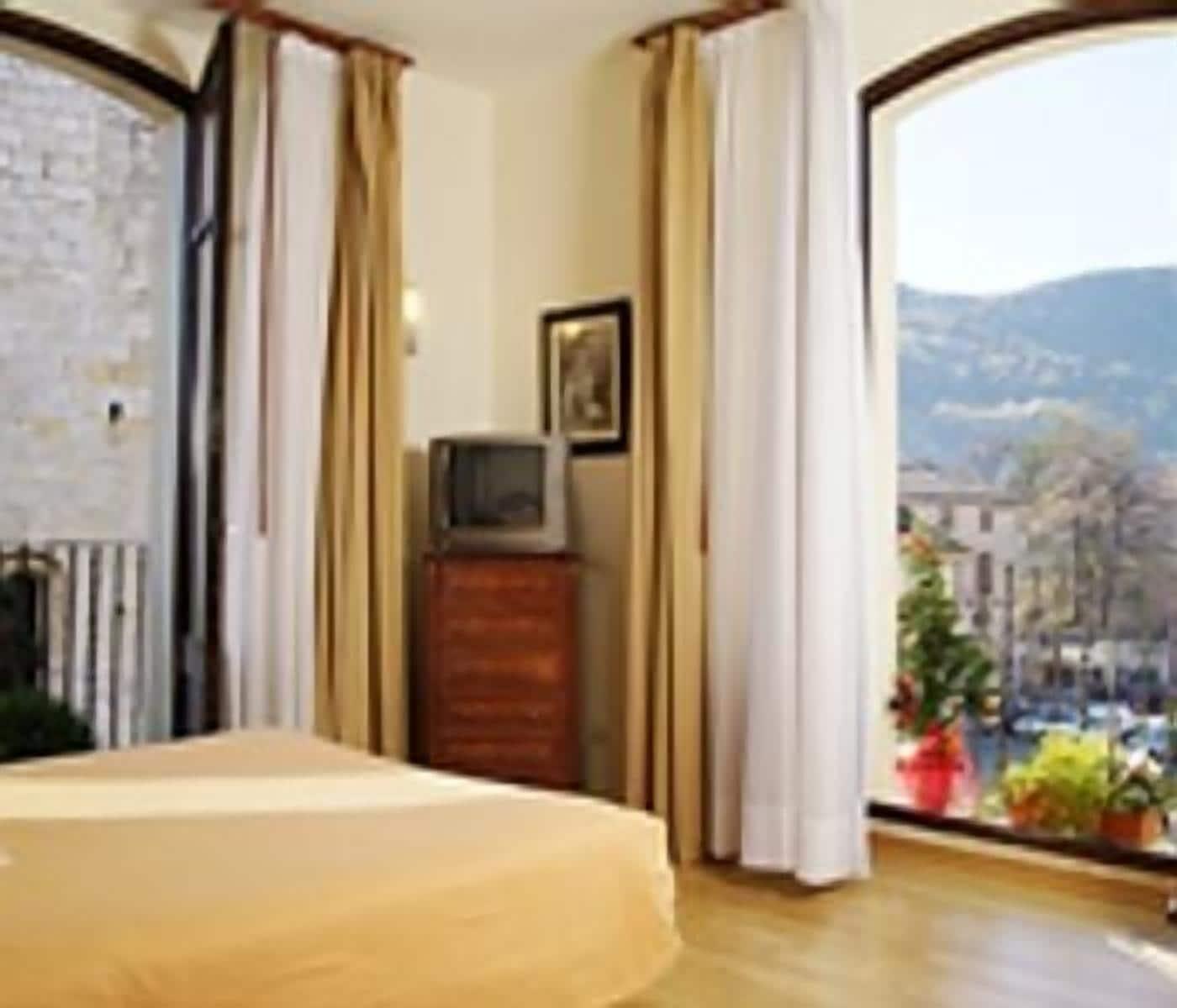 Hotel Comte Tallaferro Besalú Szoba fotó
